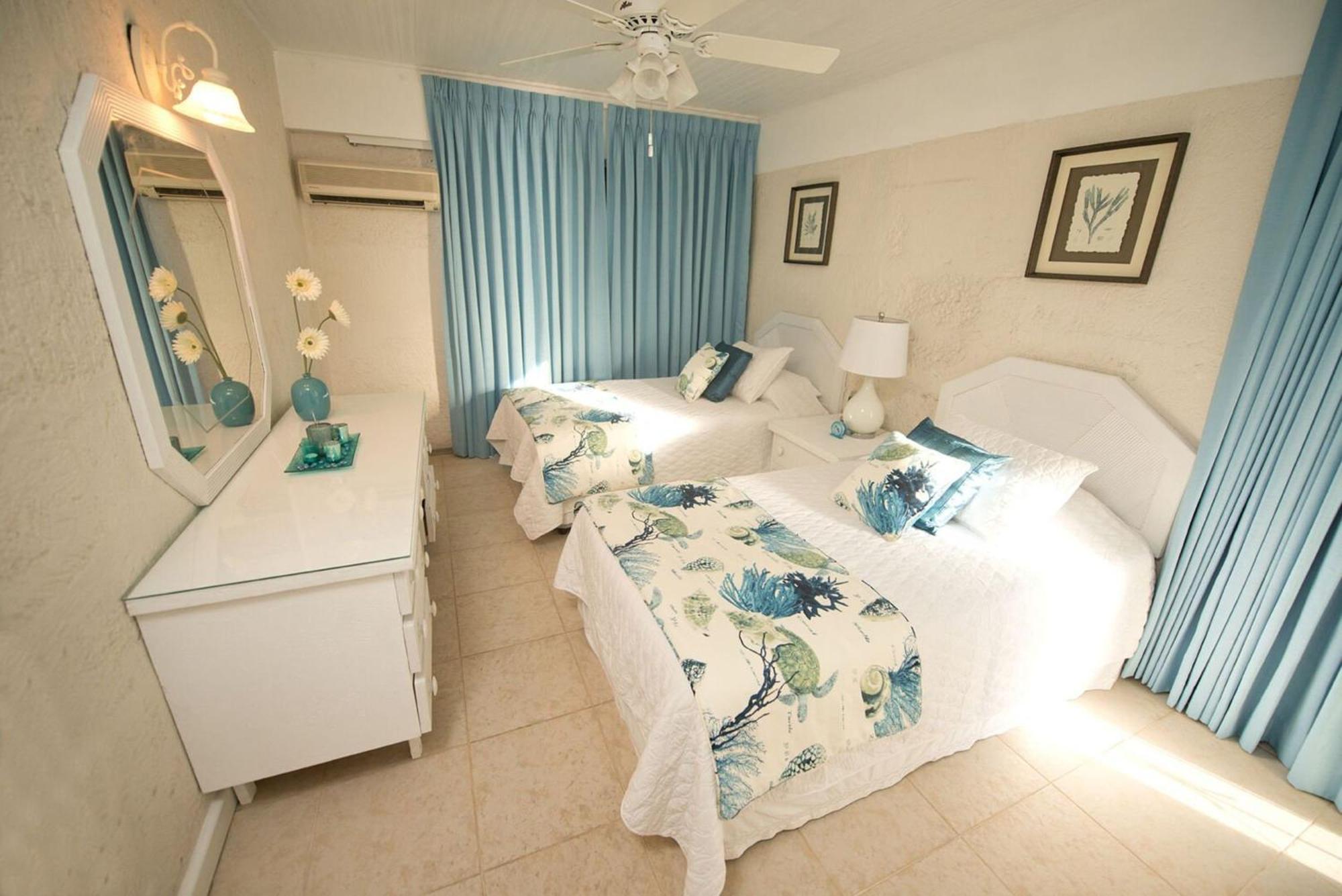 Bora Bora By Blue Sky Luxury Apartment Paynes Bay Room photo