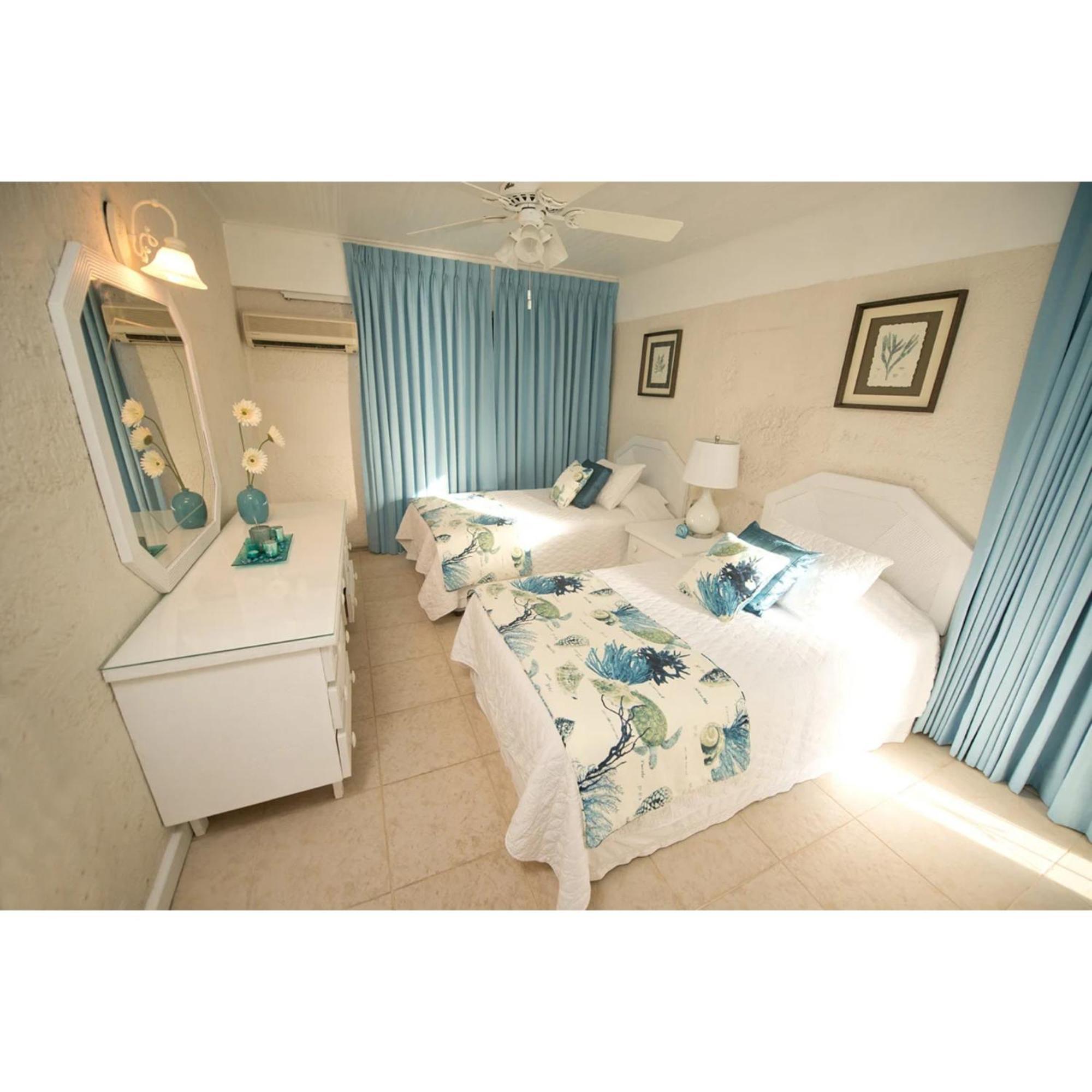 Bora Bora By Blue Sky Luxury Apartment Paynes Bay Room photo